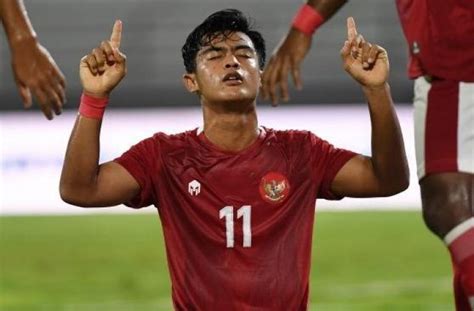 pemain sepak bola terbaik indonesia